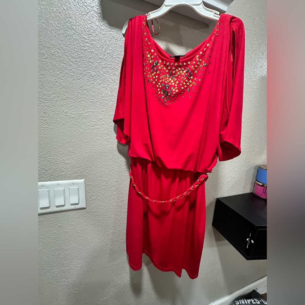 Right red THALIA SODI short sleeve flow dress